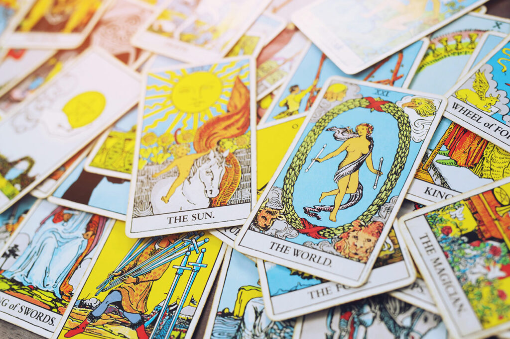 Tarot, Maya, Gunas