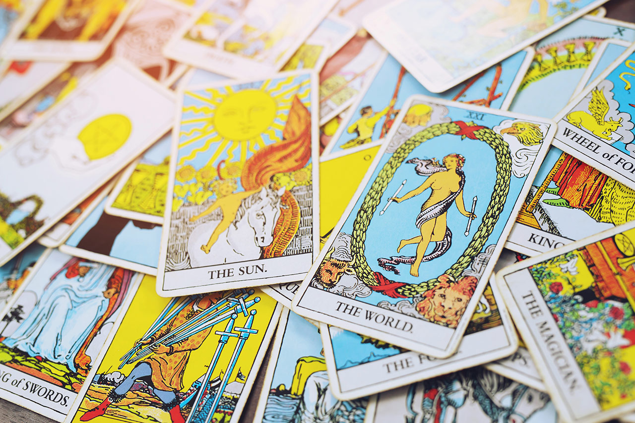 Tarot, Maya, Gunas
